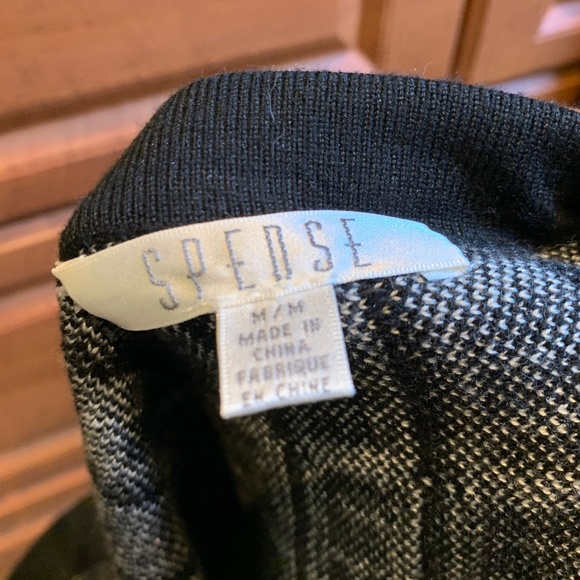 Black and white knit skirt - Picture 2 of 2